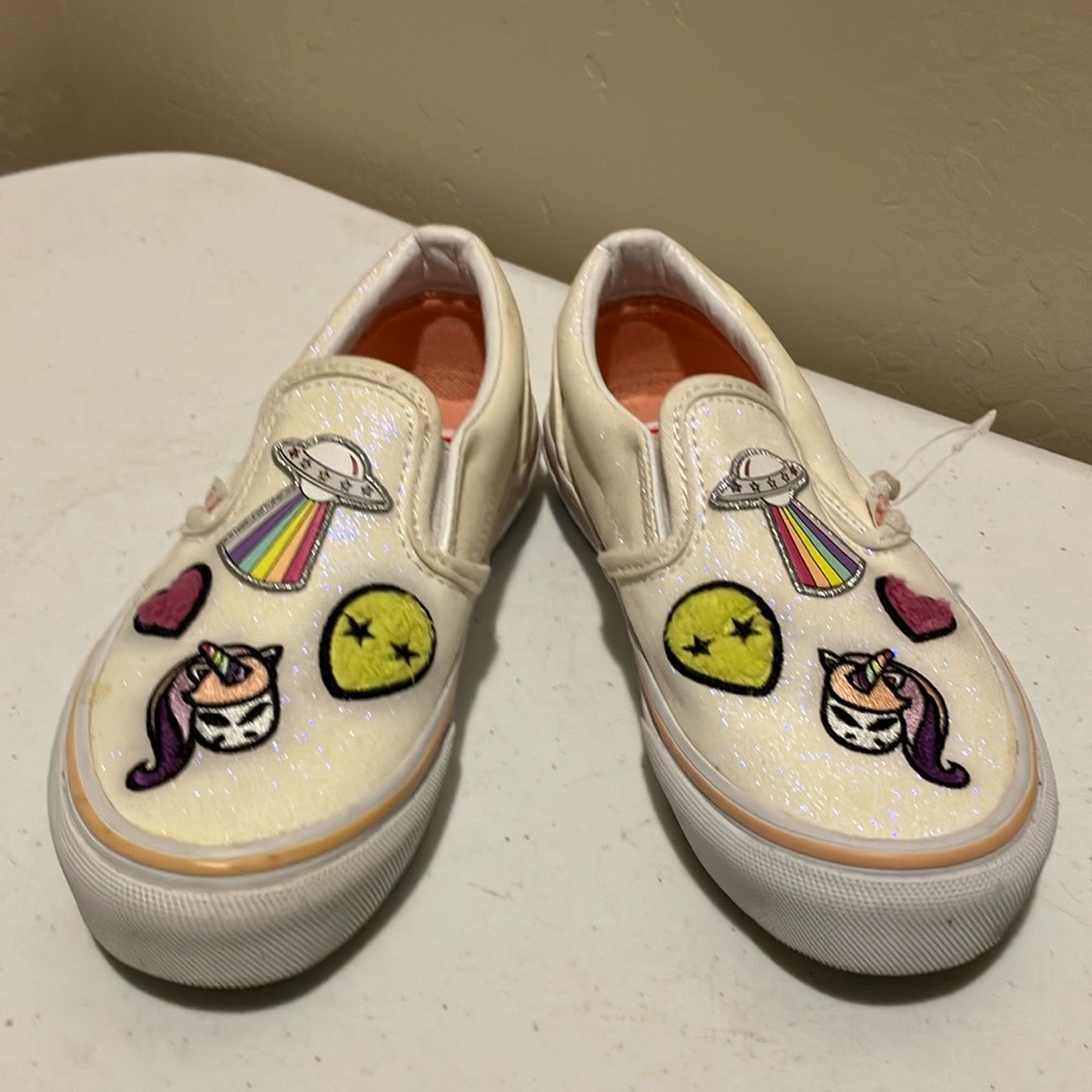 NWT Girl’s 12 Van’s Classic Slip On Sneakers White Sparkle Fabric Price $40
